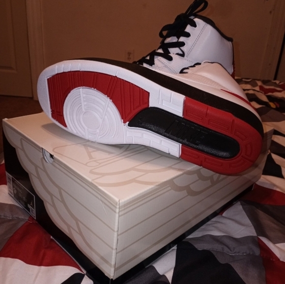 Air jordans 2 Retro Chicago - Picture 3 of 5